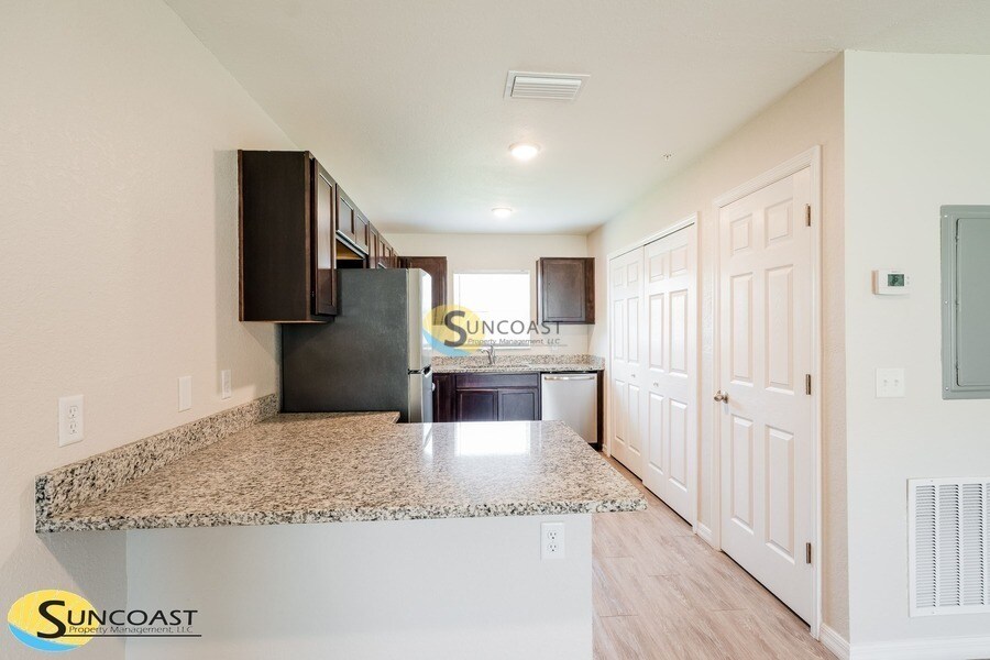 9223 N Mendoza Way in Citrus Springs, FL - Foto de edificio