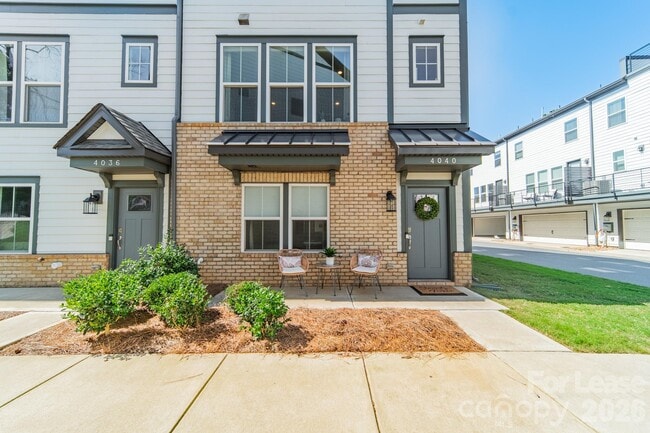 4040 Hidden Oaks Dr in Charlotte, NC - Building Photo - Building Photo