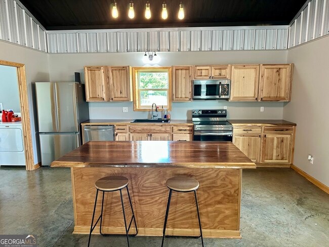 property at 661 Arthur Wolfe Rd