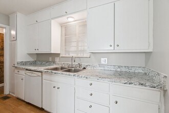 1921 Westchester Dr in The Village, OK - Building Photo - Building Photo