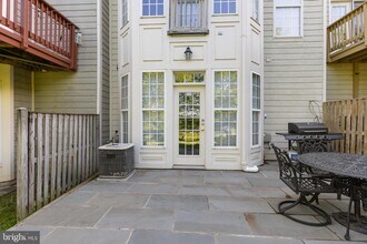 43768 Lees Mill Square in Leesburg, VA - Foto de edificio - Building Photo