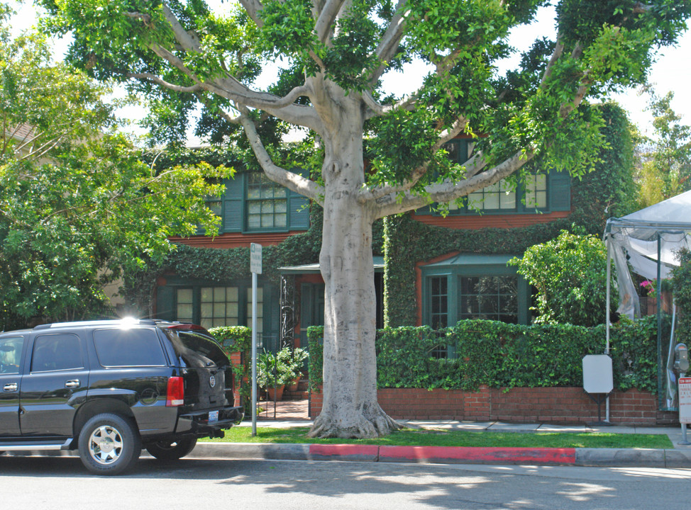 9012 Burton Way in Beverly Hills, CA - Building Photo