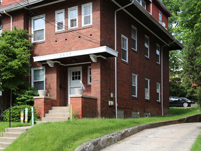 2515-2517 Hackberry St in Cincinnati, OH - Foto de edificio - Building Photo