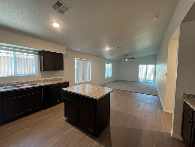 7944 E 46th St in Yuma, AZ - Building Photo - Building Photo