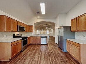 20111 Niagara Falls Dr in Tomball, TX - Foto de edificio - Building Photo