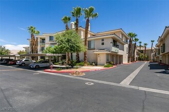 7127 S Durango Dr, Unit 311 in Las Vegas, NV - Building Photo - Building Photo