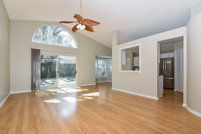 4007 Fontana Pl in Valrico, FL - Building Photo - Building Photo