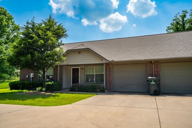 226 S 19th St in Collinsville, OK - Building Photo - Building Photo