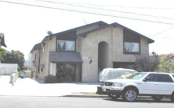 620 N Benton Way in Los Angeles, CA - Foto de edificio - Building Photo