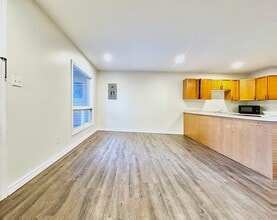 59 Queenston St in St Catharines, ON - Building Photo - Building Photo