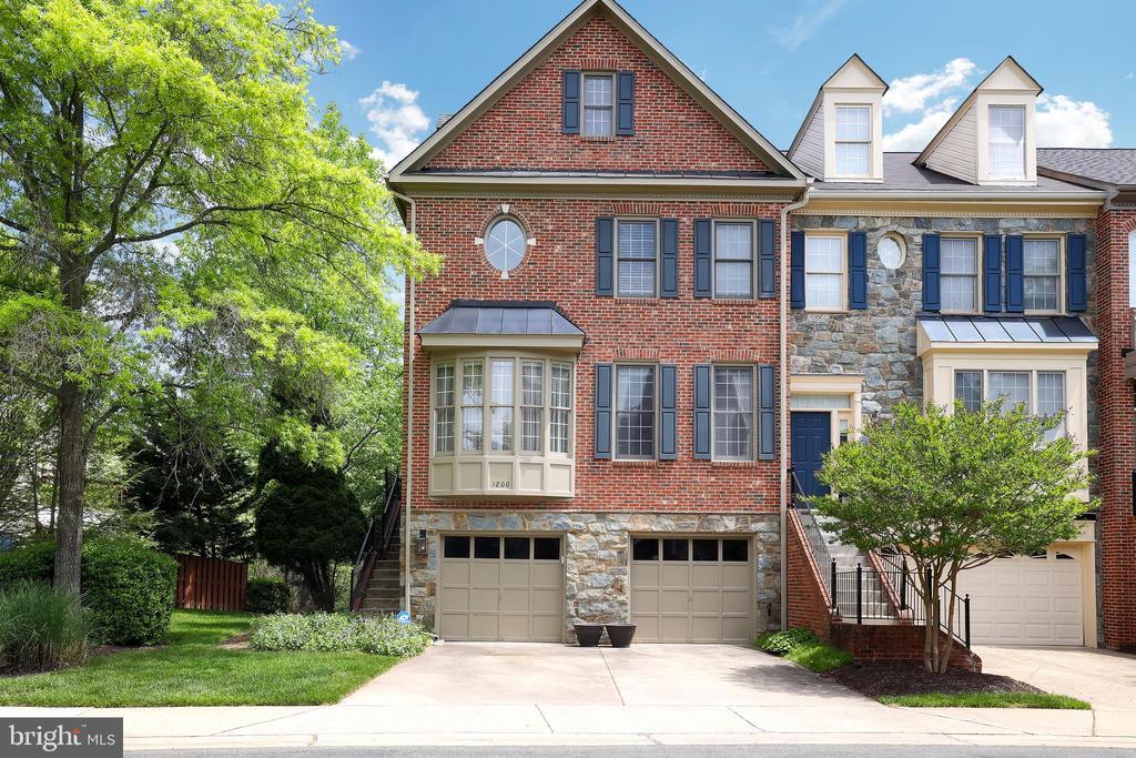1200 Treasure Oak Ct in Rockville, MD - Building Photo