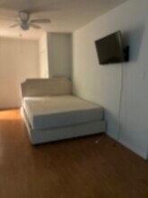 471 S Fairfax Ave, Unit 473.5 in Los Angeles, CA - Foto de edificio - Building Photo