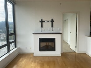 400 Capilano Rd in Port Moody, BC - Building Photo - Building Photo