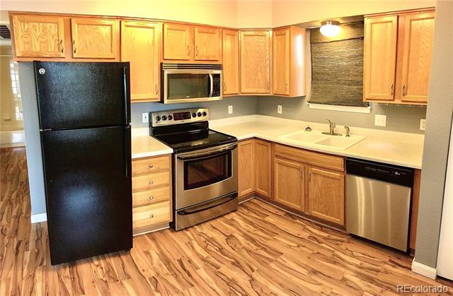 1631 S Deframe St in Lakewood, CO - Foto de edificio - Building Photo