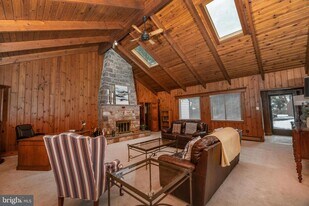 6106 Lower York Rd in New Hope, PA - Building Photo