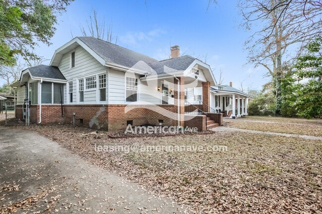 409 Hampton St in Camden, SC - Foto de edificio - Building Photo