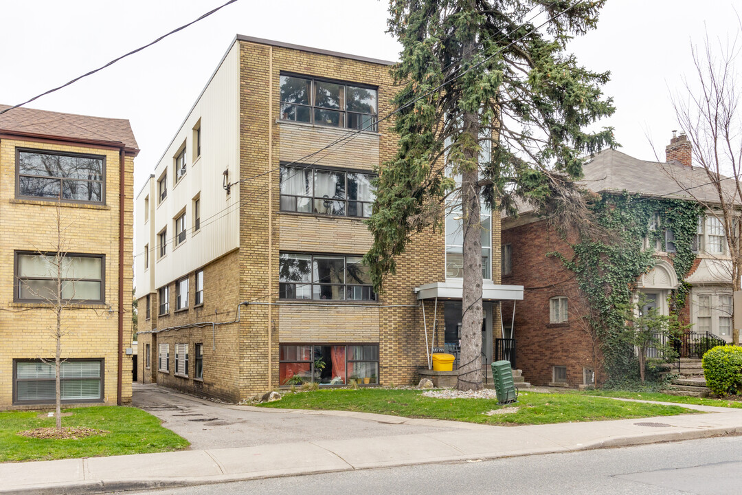 715 Millwood Rd in Toronto, ON - Building Photo