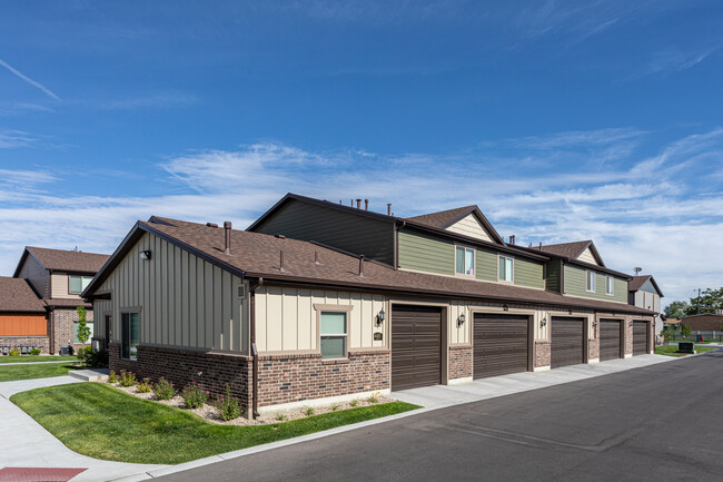 Arcadia Townhomes in Roy, UT - Building Photo - Building Photo