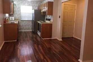 4406 Knollchase in San Antonio, TX - Building Photo - Building Photo