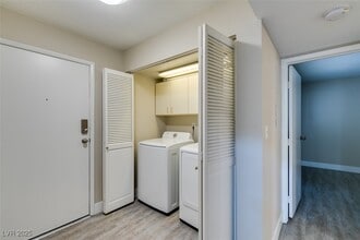 2210 E University Ave. in Las Vegas, NV - Building Photo - Building Photo