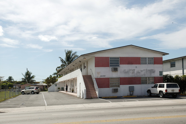 1230 W 29th St in Hialeah, FL - Building Photo - Building Photo