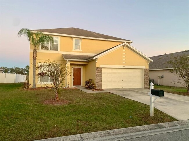 8327 Adele Rd in Lakeland, FL - Foto de edificio - Building Photo