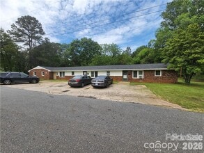 151 Crescent Dr in Forest City, NC - Building Photo - Building Photo