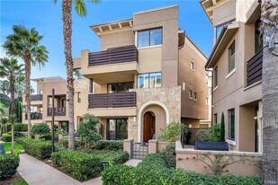 5828 S Sparrow Ct in Los Angeles, CA - Building Photo