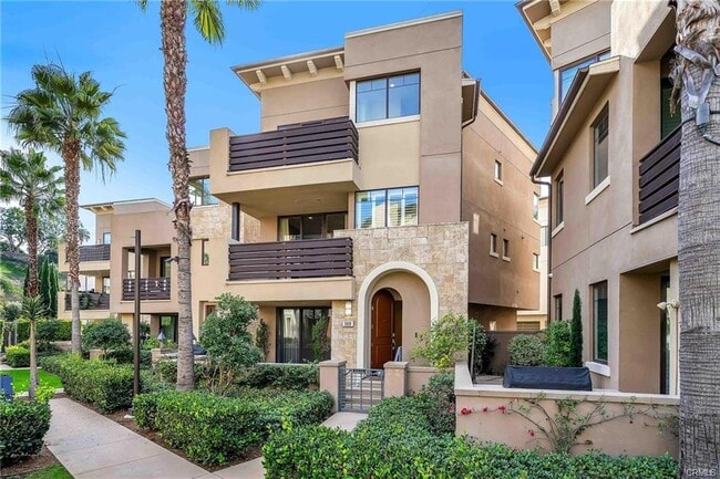 property at 5828 S Sparrow Ct