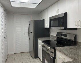 5001 Wiles Rd in Coconut Creek, FL - Building Photo - Building Photo