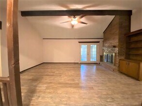208 Wellington Ln in Moore, OK - Building Photo - Building Photo