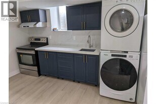 170 Gillespie Dr in Brantford, ON - Building Photo