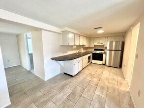 11241 Snyder Ave in Port Richey, FL - Foto de edificio - Building Photo