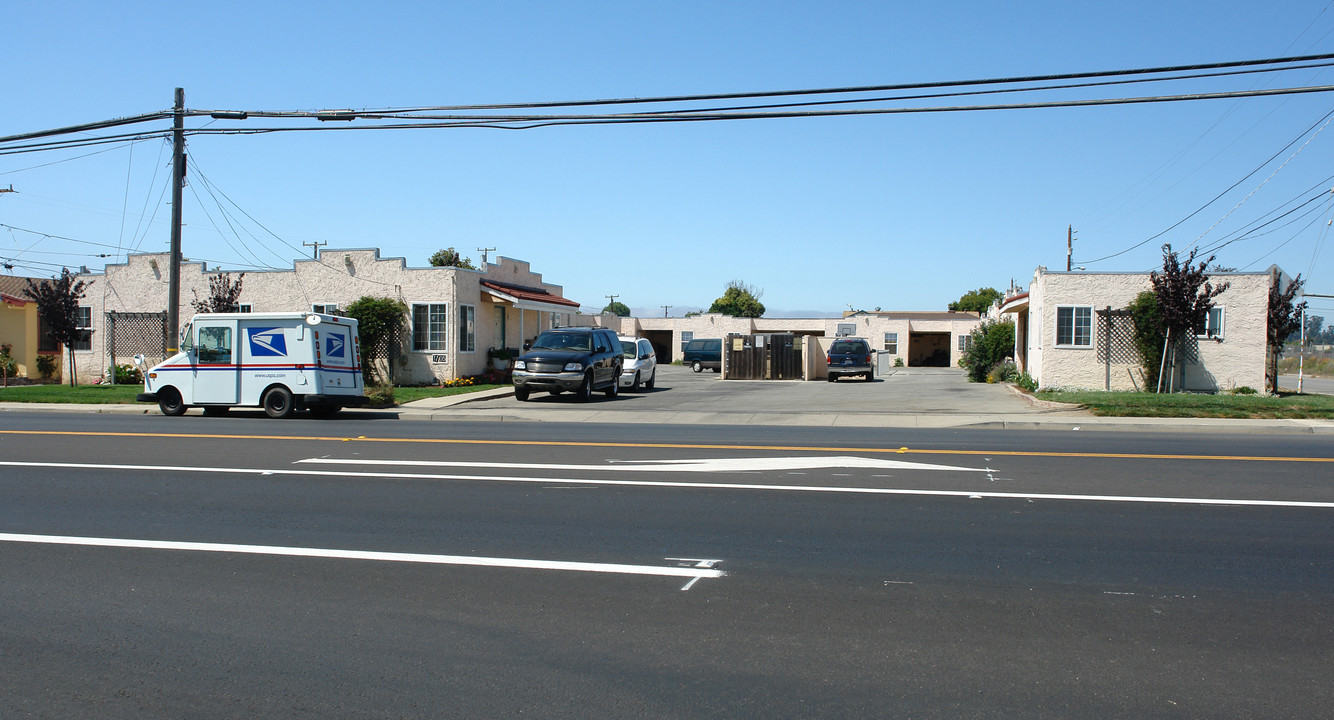 1105 E Lake Ave in Watsonville, CA - Building Photo