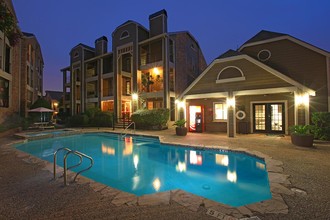 Hidden Oaks Apartments in San Antonio, TX - Building Photo - Building Photo