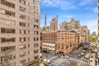 27 E 65th St in New York, NY - Building Photo - Building Photo