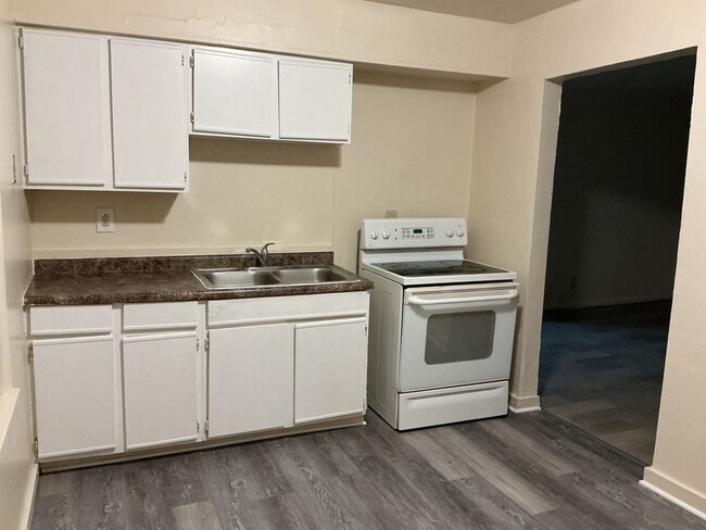 property at 4334 W Villard Ave