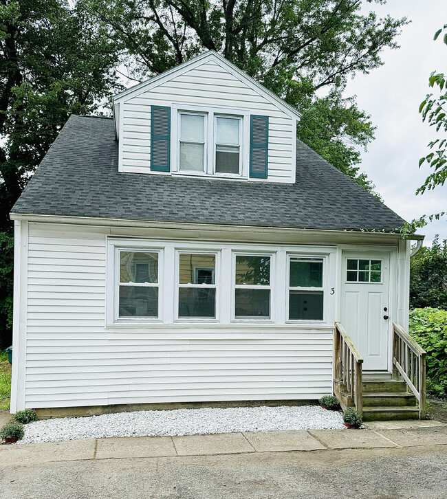 1059 Atlantic Ave in Rochester, NY - Foto de edificio - Building Photo