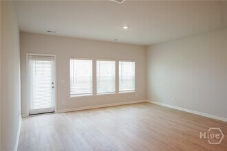 111 Saltgrass Ln in Savannah, GA - Building Photo - Building Photo
