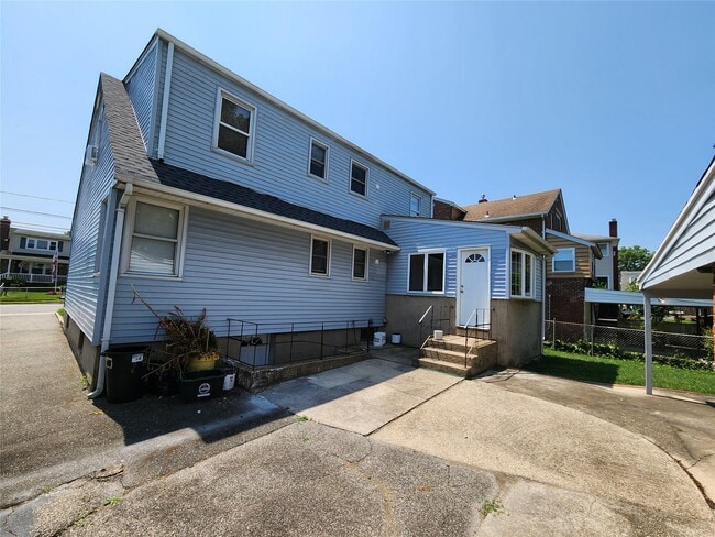 29 Lenox Ave in Westbury, NY - Building Photo - Building Photo