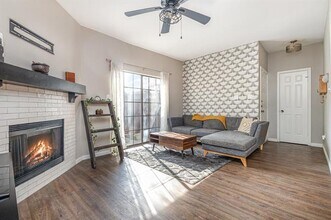 5757 E University Blvd in Dallas, TX - Building Photo - Building Photo