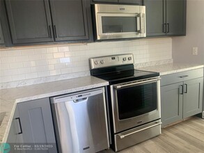 212 NW 41st Ct in Pompano Beach, FL - Building Photo - Building Photo