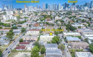 945 SW 4th St in Miami, FL - Building Photo - Building Photo