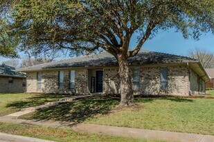 5902 Fawn Valley Ln in Rowlett, TX - Building Photo