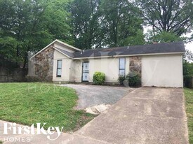 5749 Jardin Pl in Memphis, TN - Building Photo