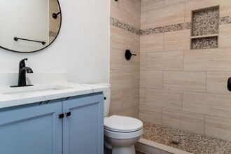 811 Matchett St, Unit B in Brenham, TX - Foto de edificio - Building Photo