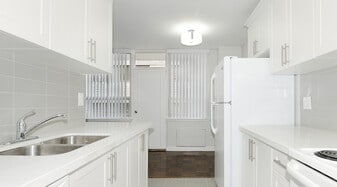 103 Avenue Rd in Toronto, ON - Building Photo