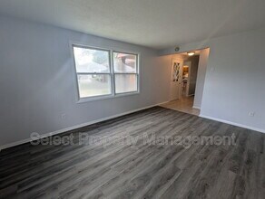 4130 Thorton Dr in Fort Wayne, IN - Foto de edificio - Building Photo