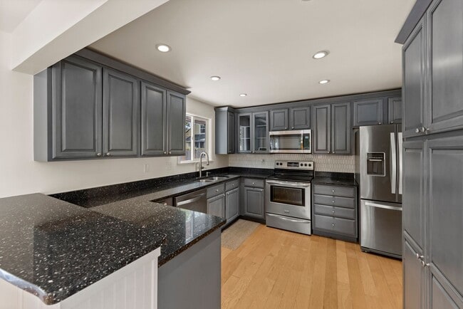 7616 S Langston Rd in Seattle, WA - Foto de edificio - Building Photo