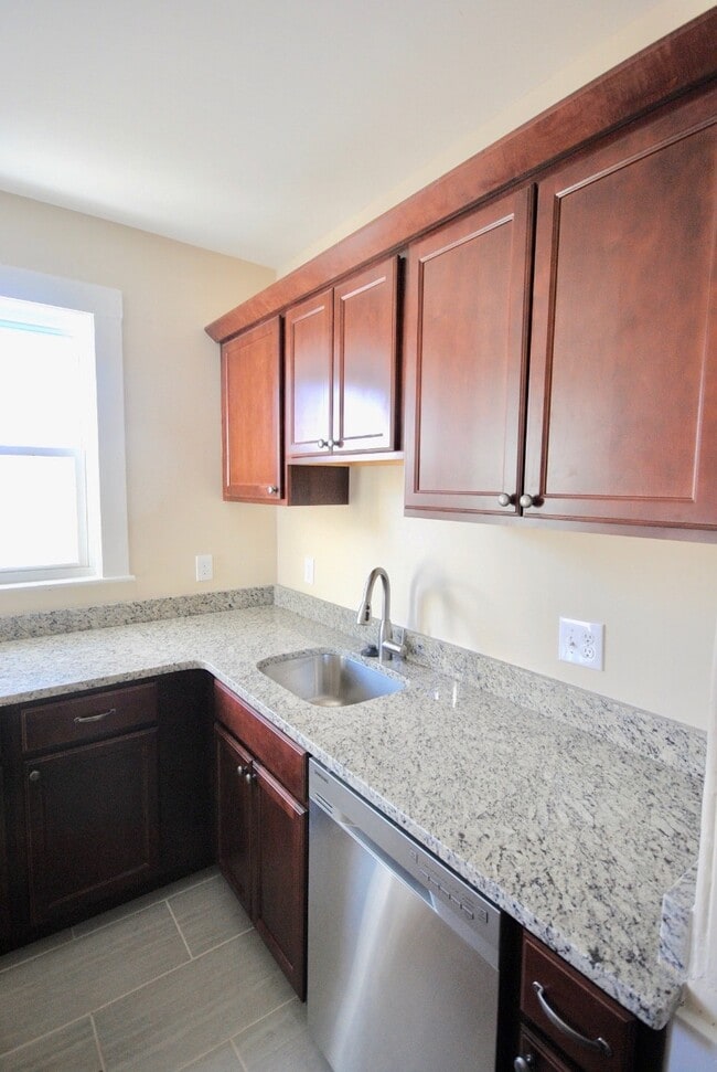 139 E Cottage St, Unit 1, Unit 1